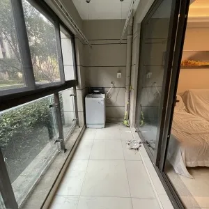 He Jing Ying Yue Tai