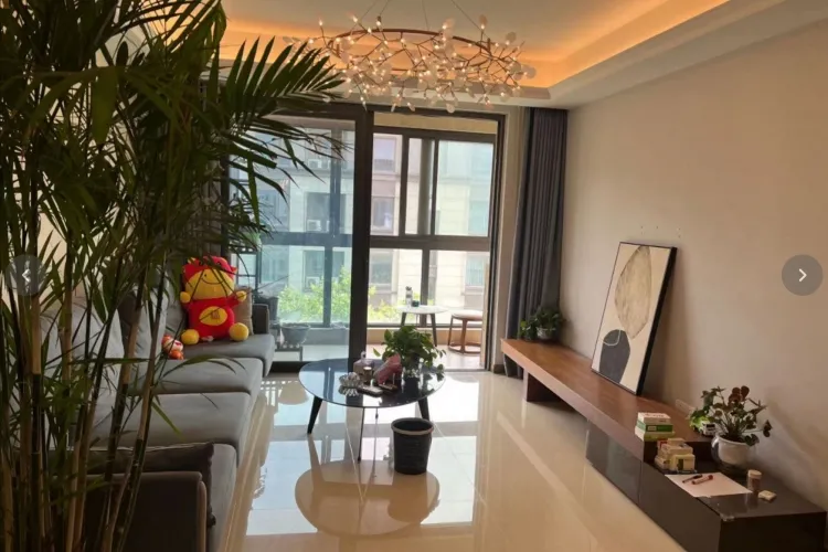 He Jing Ying Yue Tai