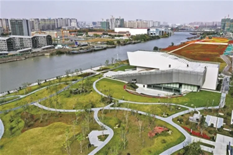A New Music Park Appears by the Grand Canal