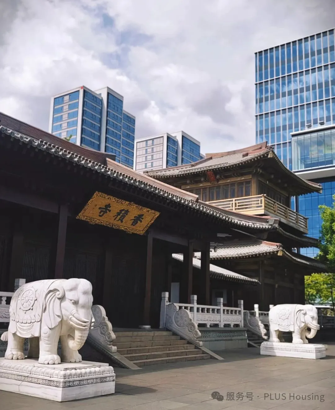 The serene Xiangji Temple by the canal