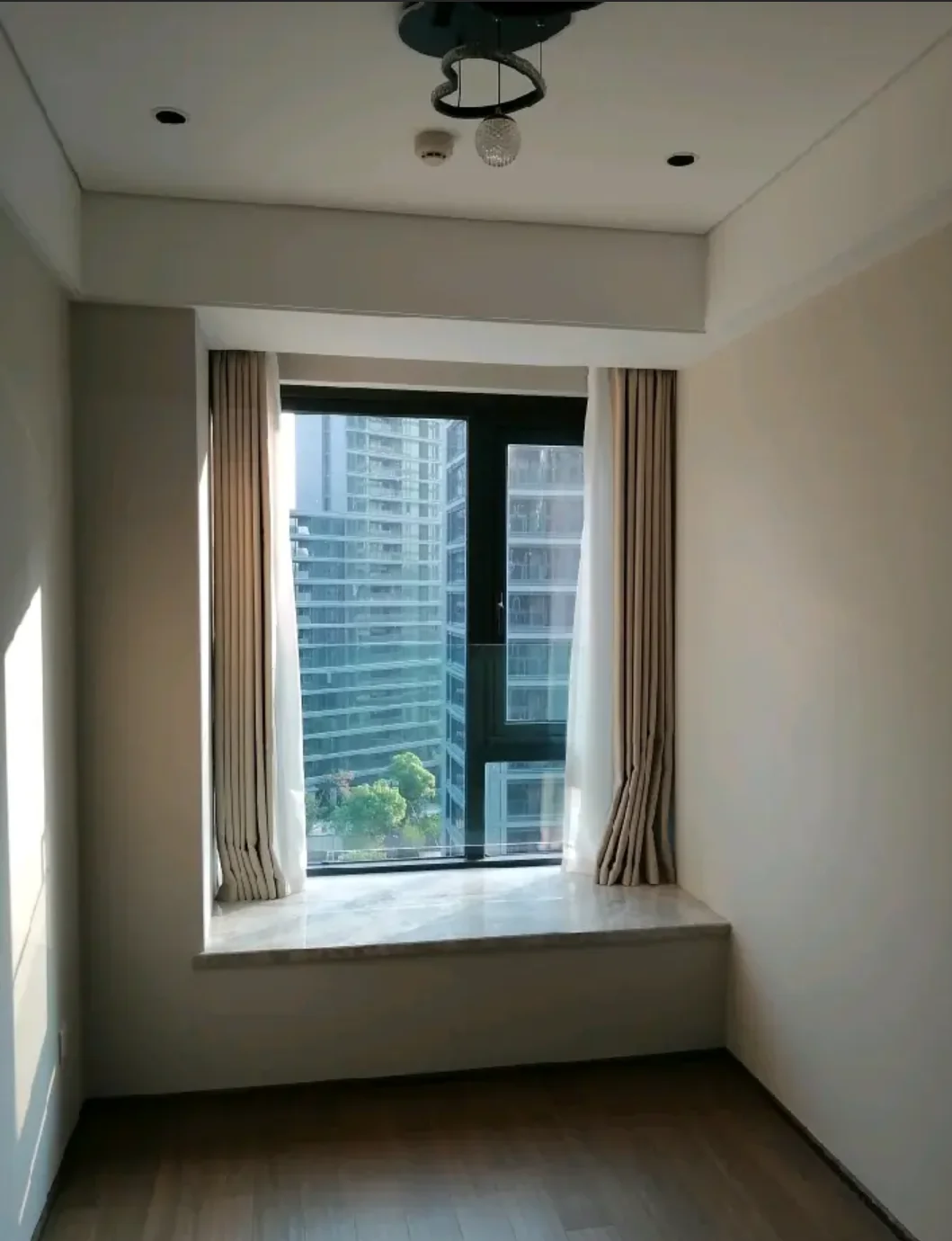 Laurel Oriental  III
