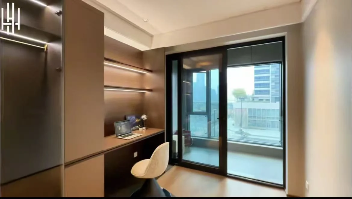 Laurel Oriental  III