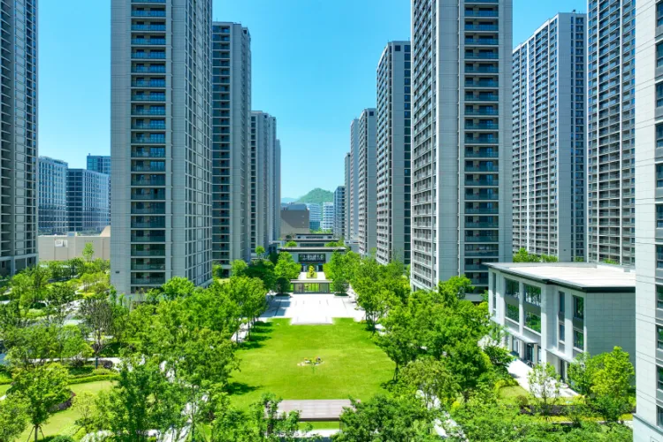 Maple Chant Manor - Photo 1