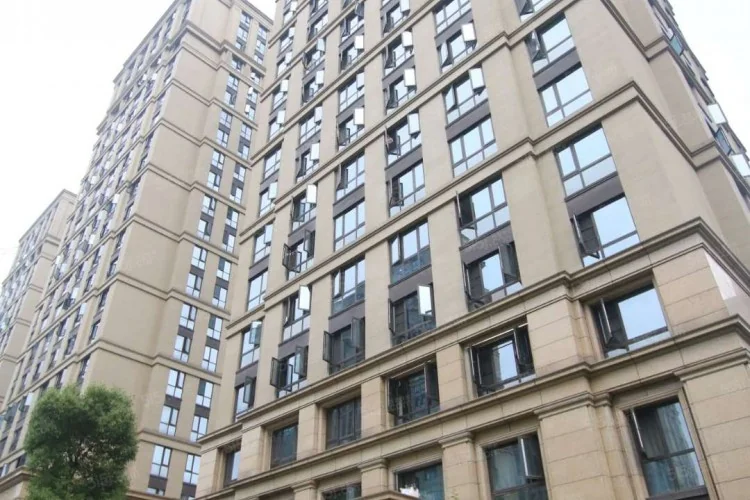 Imperial Star - Photo 1