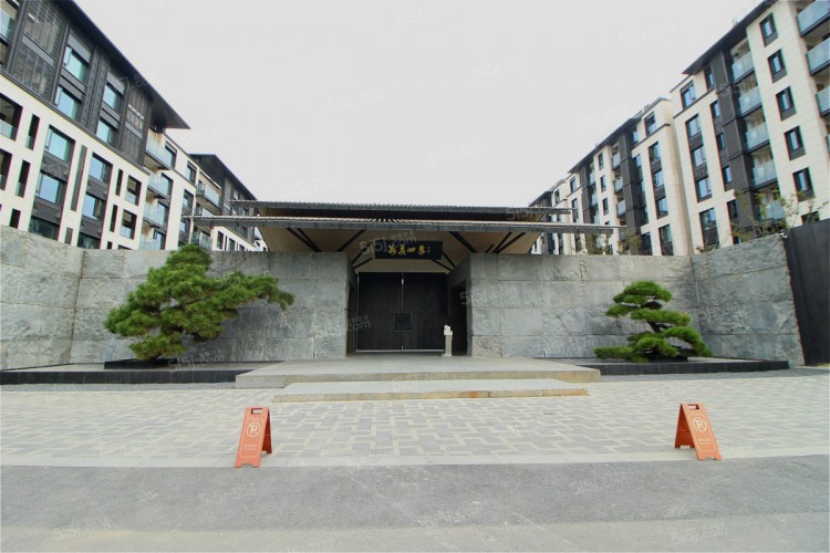 Hua Xia Si Ji