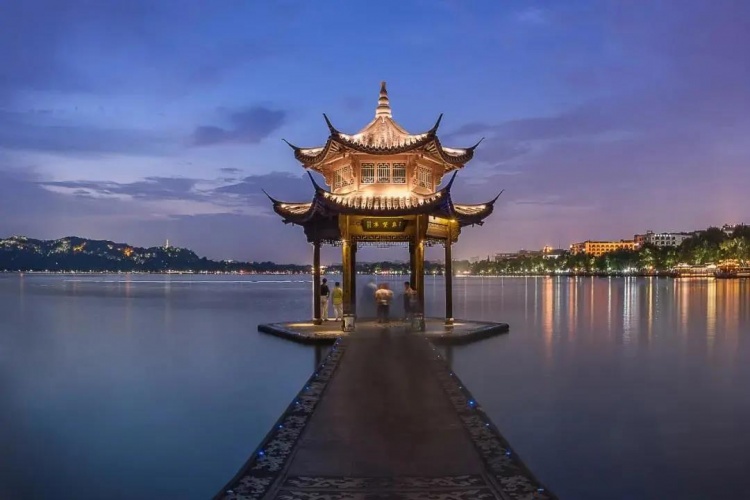 The Charming Ancient Pavilions in Hangzhou
