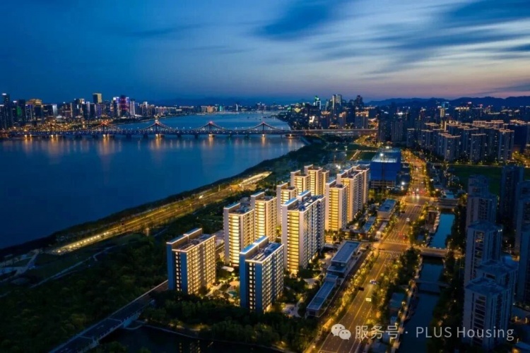 Oriental Art: A Chinese-Style Luxury Mansion with River Views